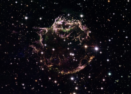 Hubble_s_view_of_supernova_explosion_Cassiopeia_A_pillars.jpg
