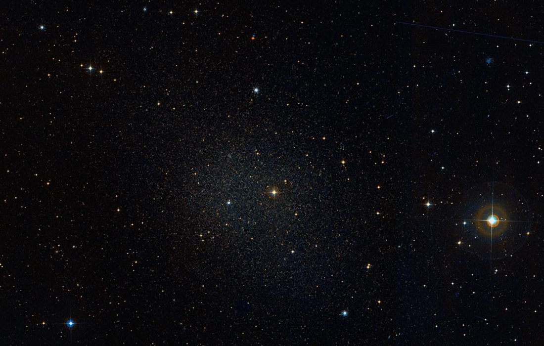 Fornax dwarf galaxy, 1049 (1.2도 시야).jpg