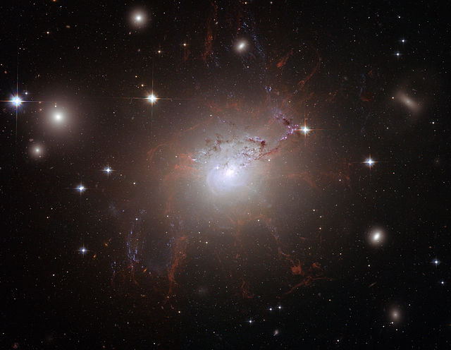 640px-NGC_1275_Hubble.jpg