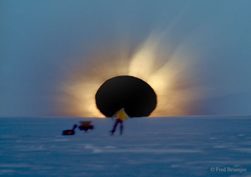 AntarcticEclipse_bruenjes_960.jpg