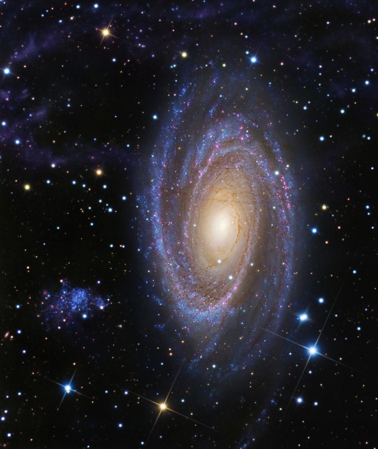 m81(arp's loop and Holmberg 9).jpg